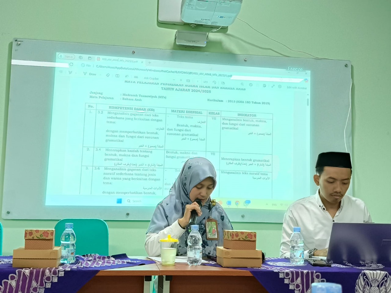 Persiapkan Asesmen Madrasah, Guru MTsN 9 Bantul Ikuti Bedah Kisi-kisi AM Bahasa Arab