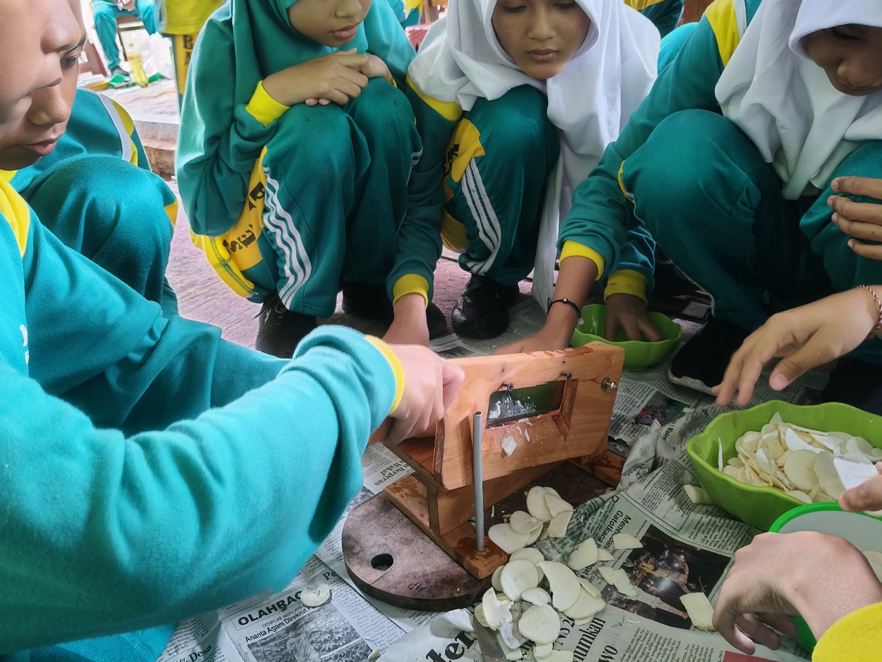 Belajar Wirausaha, Siswa MTsN 9 Bantul Olah Berbagai Sumber Daya Alam di Sekitar Madrasah