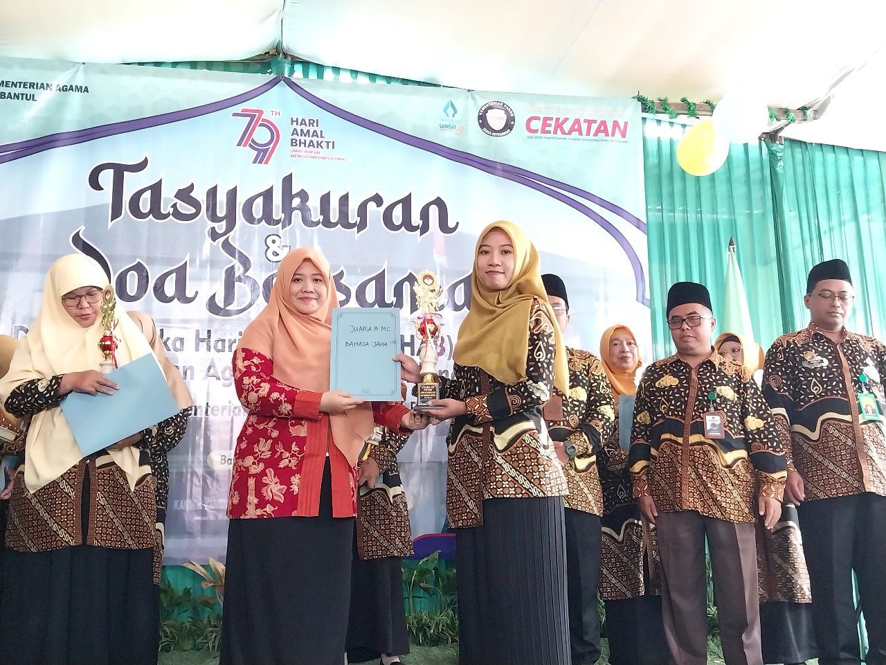 Juara 3 Lomba MC Bahasa Jawa, Guru MTsN 9 Bantul Terima Penghargaan dari Kankemenag Kab. Bantul