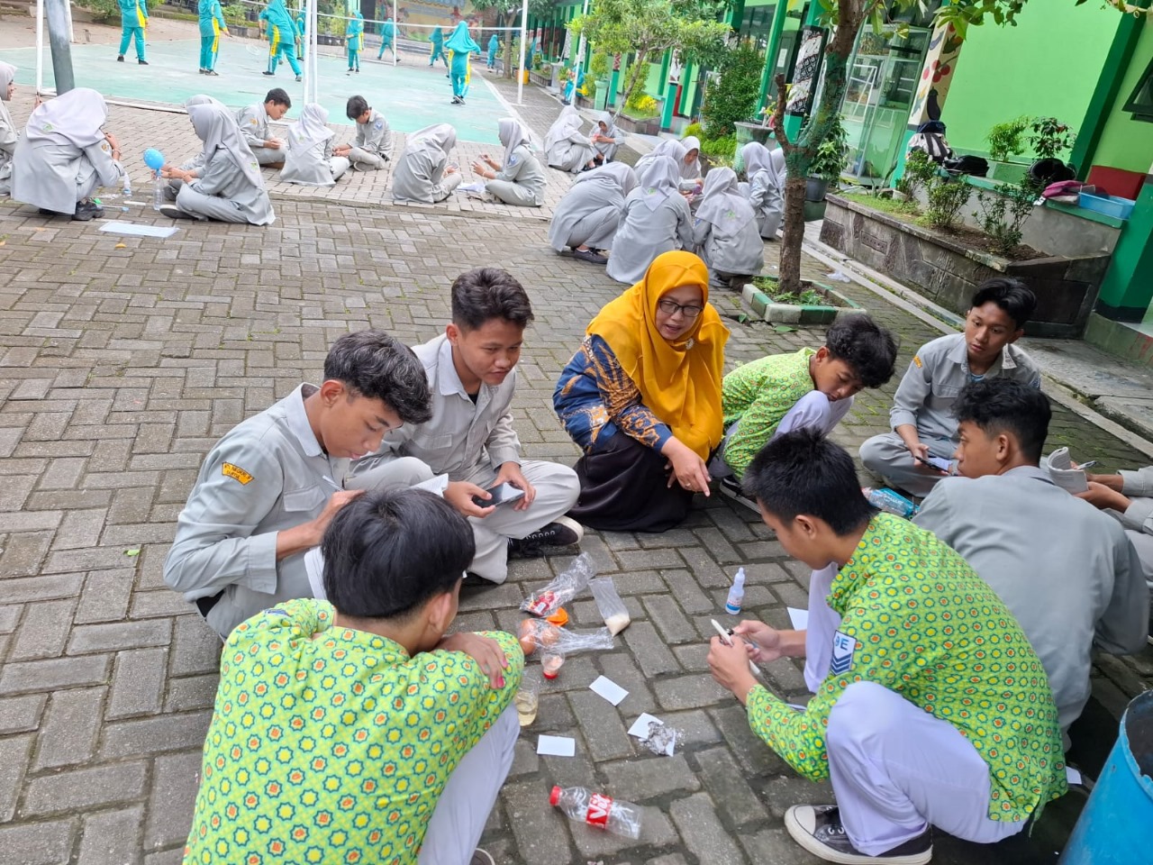 Guru IPA MTsN 9 Bantul Ajarkan Siswa Kelas IX Kenali Perubahan Zat