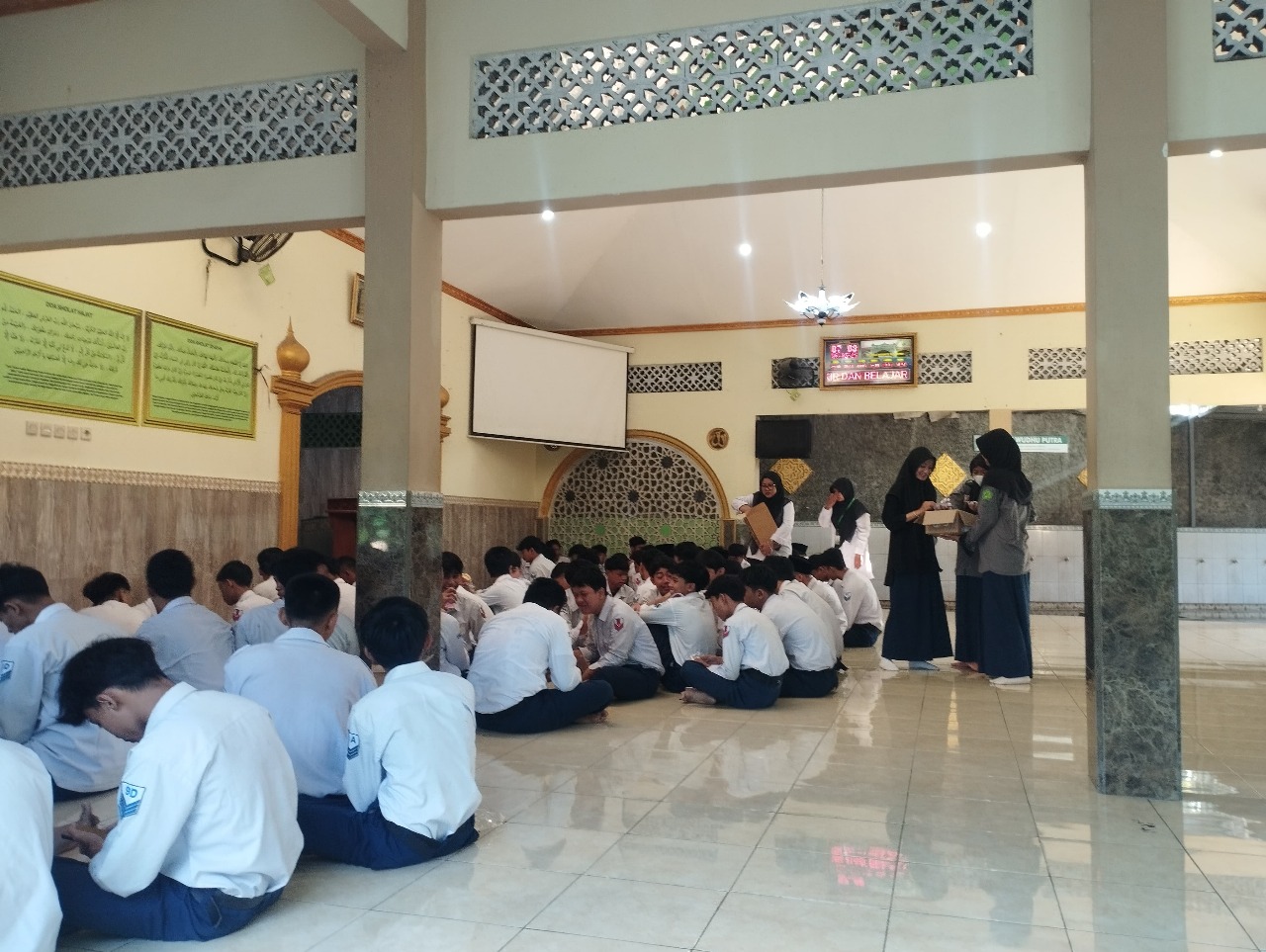 OSIM MTsN 9 Bantul dukung ASPD 2025 dengan kegiatan "Gives For Support" untuk Semangati Kakak Kelas