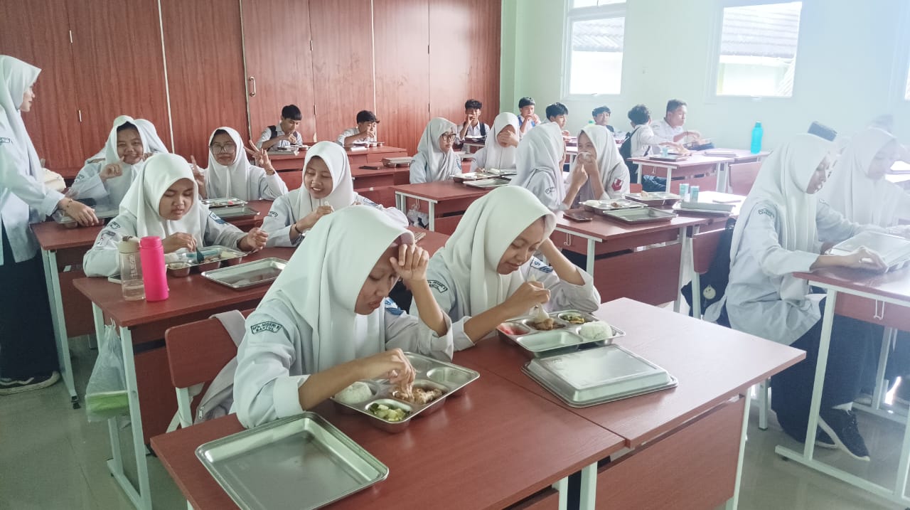 Siswa MTsN 9 Bantul Dapat Program Makan Bergizi Gratis
